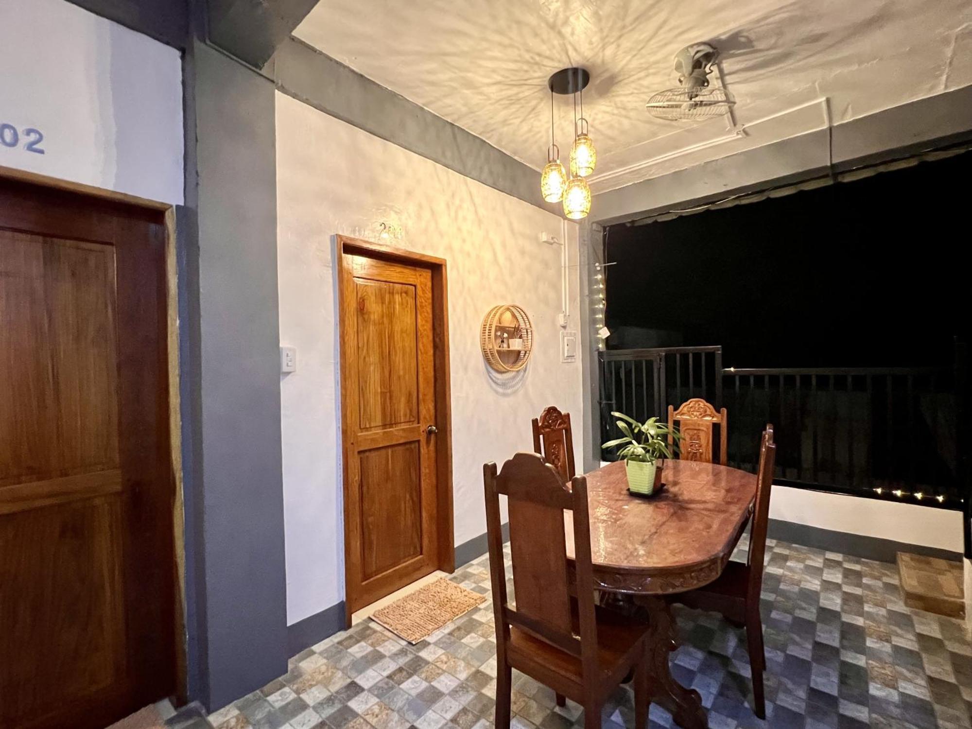 Eighty8 Tourist Inn Coron Extérieur photo