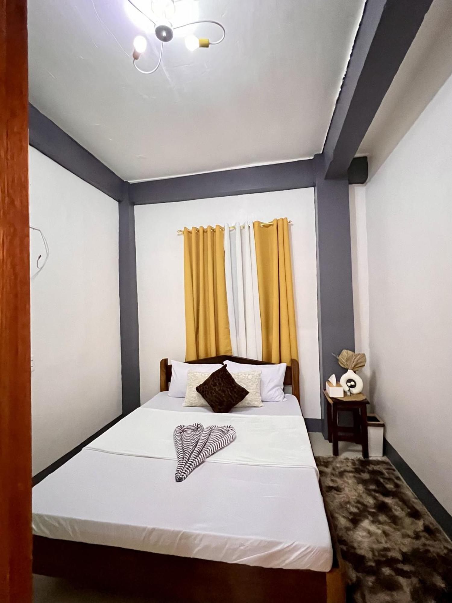 Eighty8 Tourist Inn Coron Extérieur photo